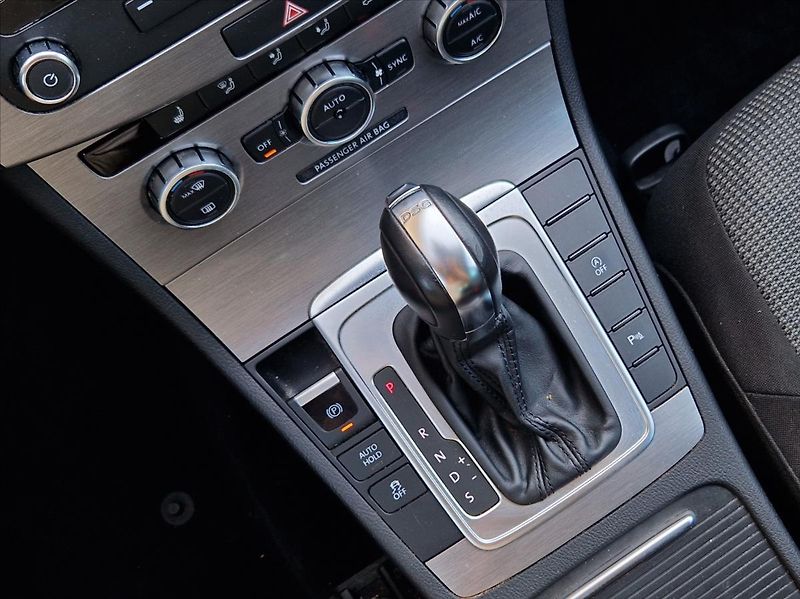 Volkswagen Passat 1,4 TSI DSG NOSIČ TAŽNÉ VÝHŘEV - fotka 32 z 35