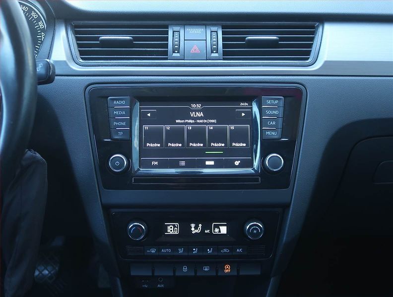 Škoda Rapid (2015) Spaceback 1.2 TSI, Tempomat - fotka 12 z 17
