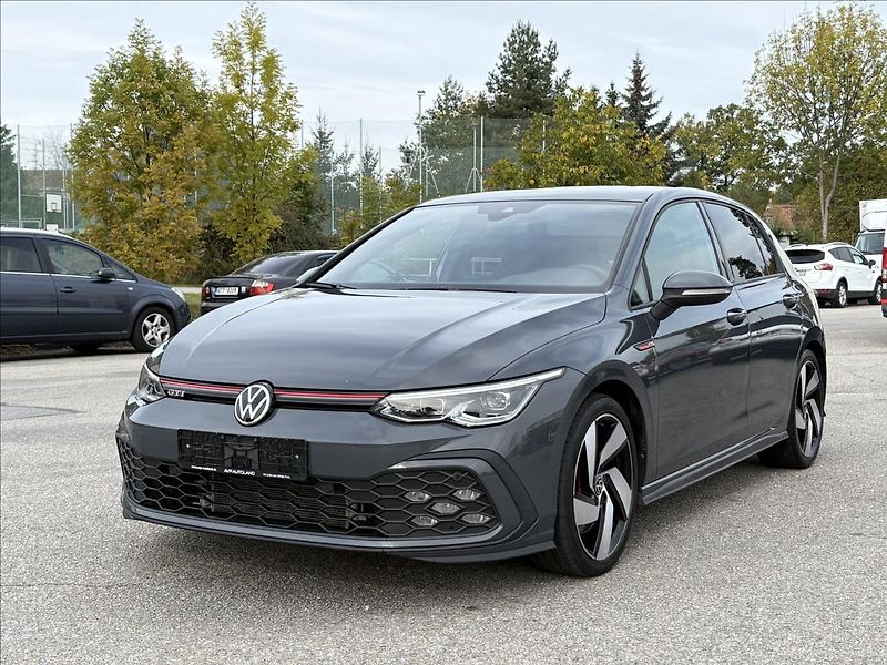 Volkswagen Golf 2,0 GTI 180kW Matrix,Panor,ACC - fotka 1 z 56
