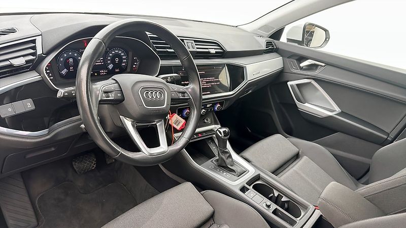 Audi Q3 35TFSI S Tronic LED Cockpit - fotka 8 z 17