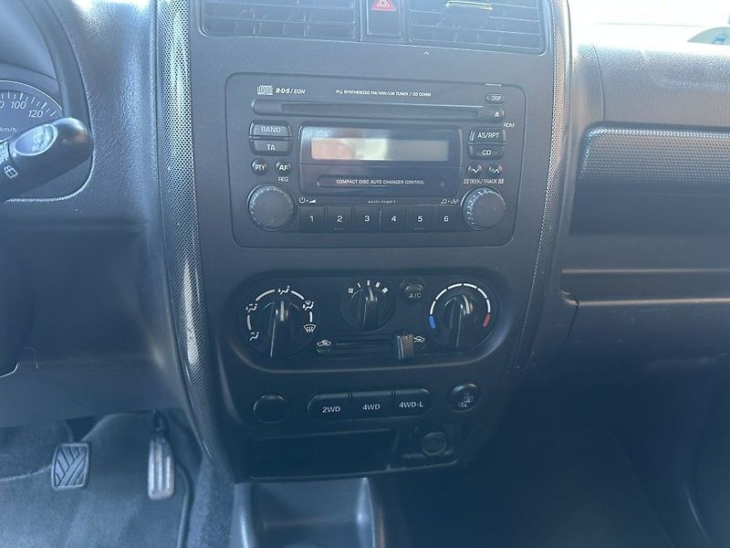Suzuki Jimny 1.3i 63kW serviska Top stav - fotka 13 z 23
