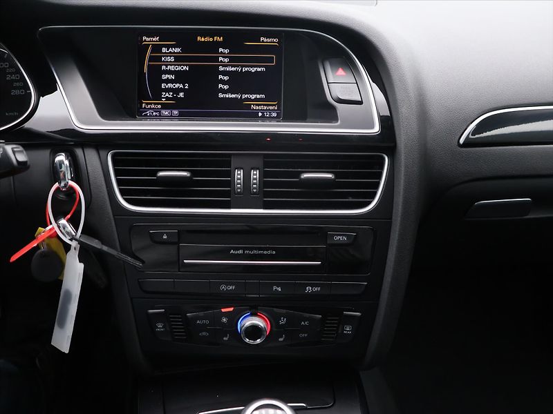 Audi A4 2,0 TDi 100kW Kůže Pano Navi - fotka 22 z 34