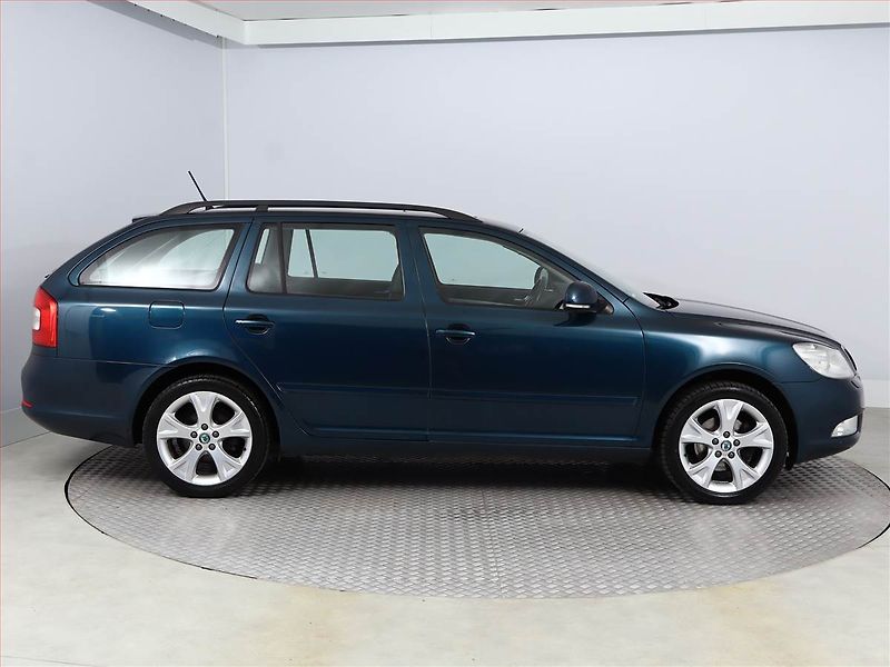 Škoda Octavia (2012) 2.0 TDI, Tempomat - fotka 6 z 16