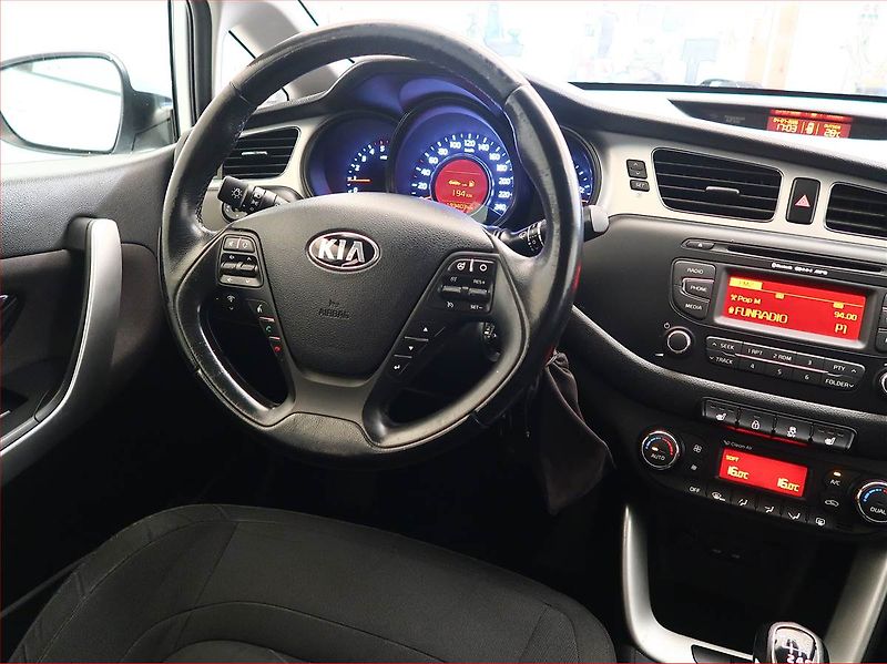 Kia Ceed (2014) Silver 1.6 CRDi, Serv.kniha - fotka 7 z 14