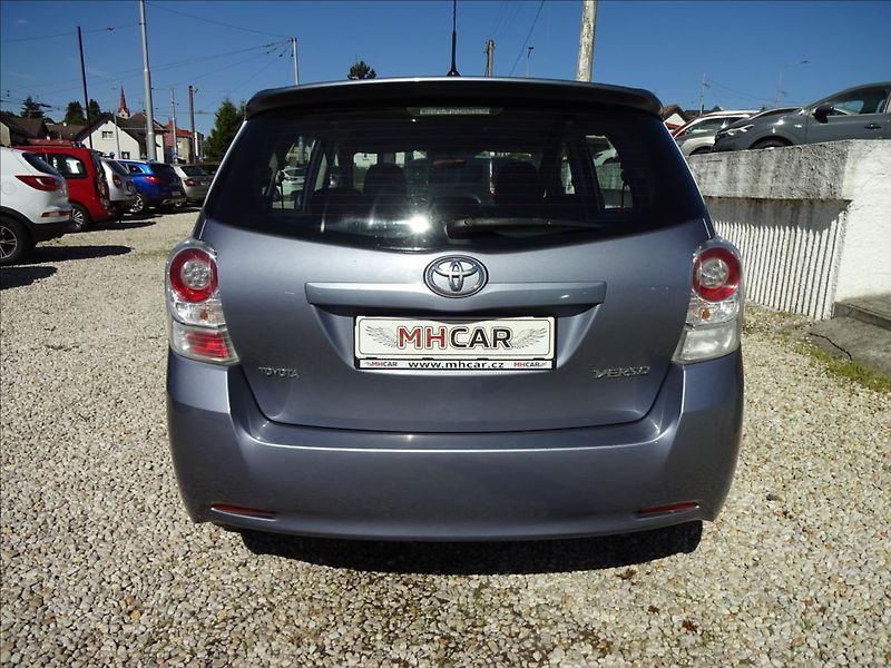 Toyota Verso 2.0 D-4D 7.MÍST - fotka 6 z 47