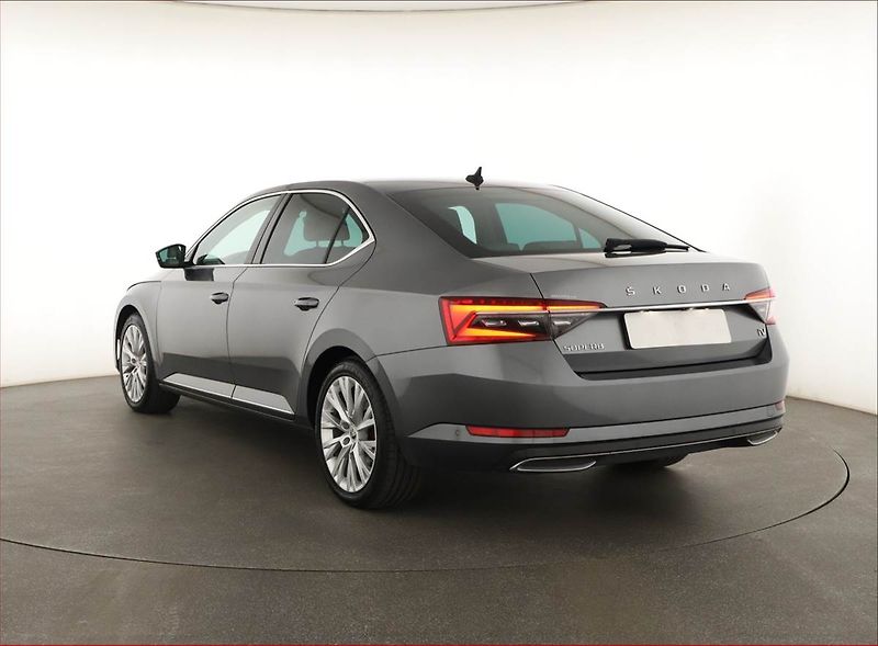 Škoda Superb (2022) Laurin&Klement iV 1.4 TSI PHEV - fotka 4 z 20