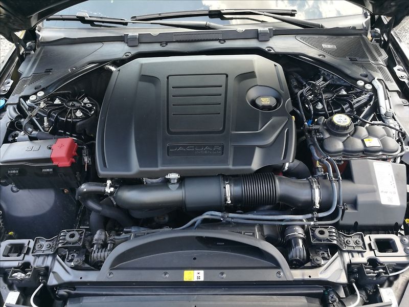 Jaguar XE 2,0 T 52000 km - fotka 20 z 23