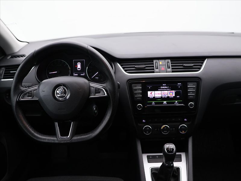 Škoda Octavia 1,6 TDI 81kW Style Sport SH CZ - fotka 18 z 25