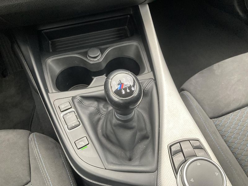 BMW Řada 1 (2016) 118d xDrive, M paket, serviska - fotka 15 z 35