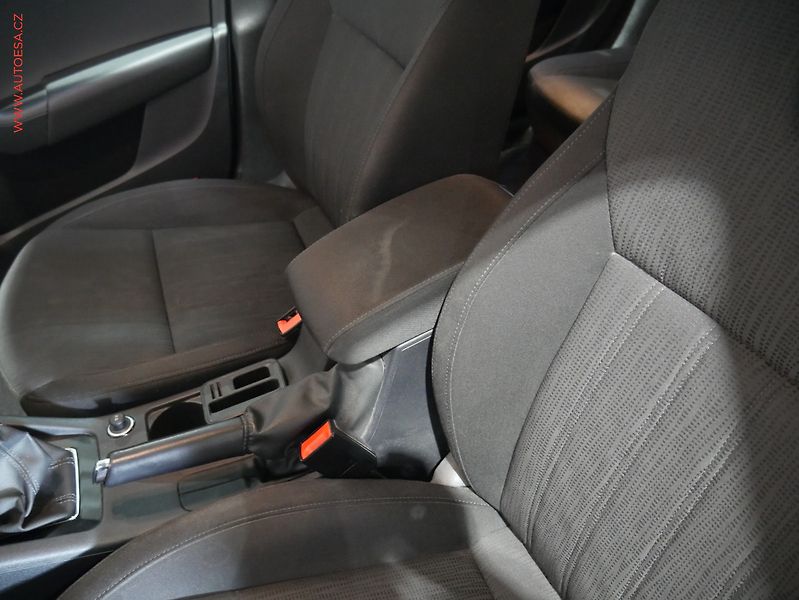 Škoda Octavia (2018) 1.4 TSi, ČR, LED - fotka 19 z 19