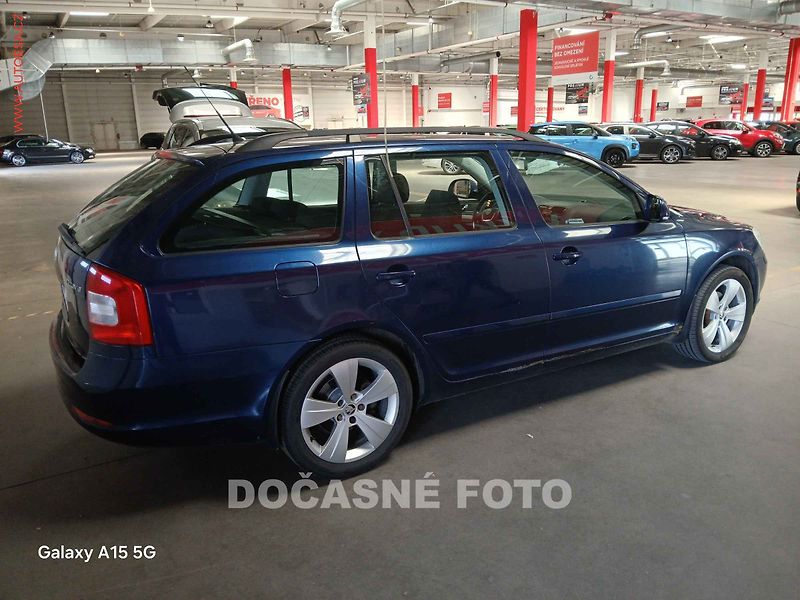 Škoda Octavia (2010) 2.0 TDi - fotka 2 z 3