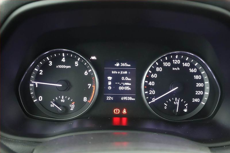 Hyundai i30 (2018) Comfort 1.0 T-GDI, Serv.kniha - fotka 10 z 13