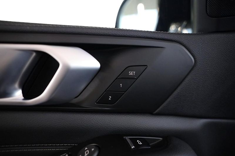 BMW X5 xDrive30d - fotka 27 z 30