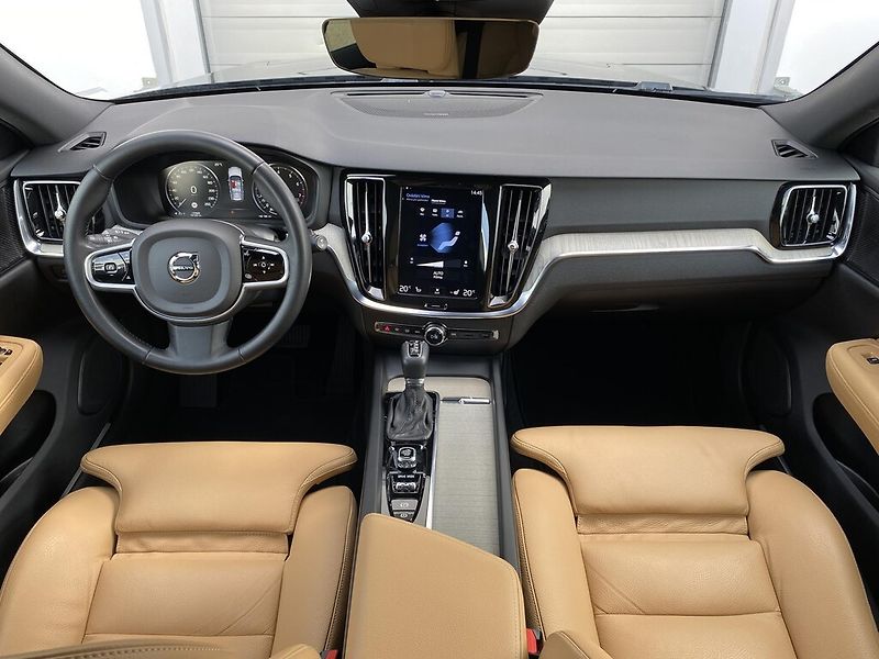 Volvo V60 2.0 T5 AUT Inscription Auto - fotka 10 z 28