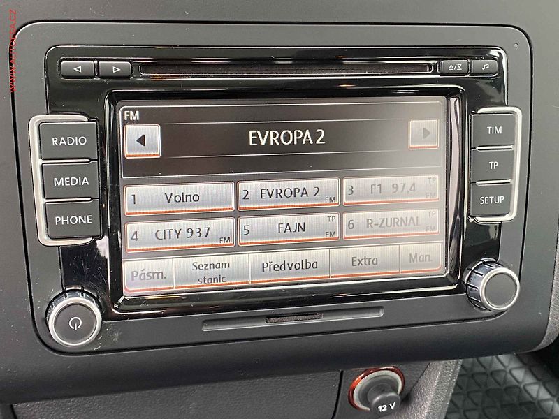 Volkswagen Touran (2015) 2.0 TDi, 1.maj,ČR, LED - fotka 15 z 17