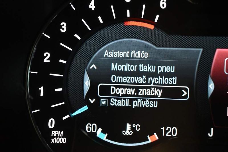 Ford S-MAX (2022) 2.0 TITANIUM Kamera Tažné 8 Ko - fotka 28 z 32