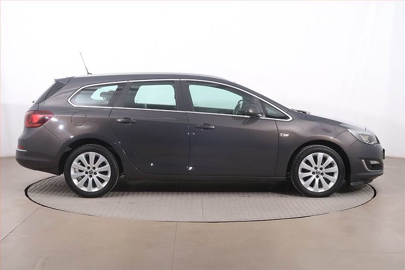 Opel Astra (2014) Cosmo 1.4 T, LPG, Serv.kniha - fotka 6 z 18