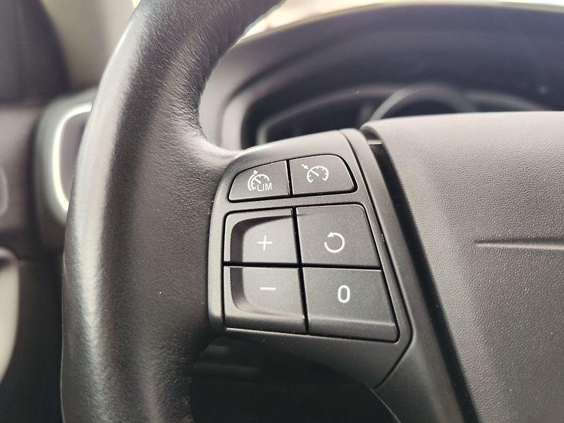 Volvo V40 2.0i/90kW kinetic - fotka 18 z 27