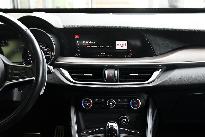 Alfa Romeo Stelvio 2.0 206kW Q4 VELOCE - fotka 7 z 35