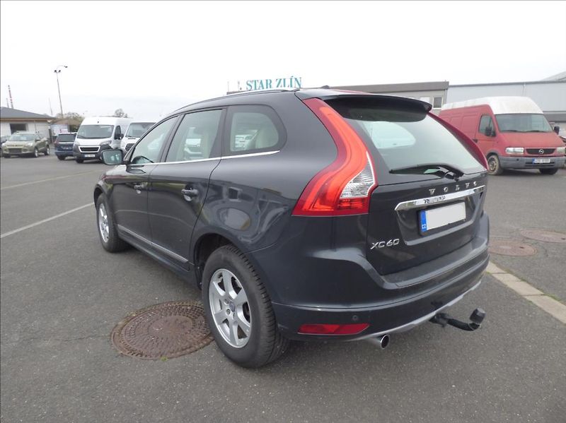 Volvo XC60 2,0 D3  Summum - fotka 6 z 34