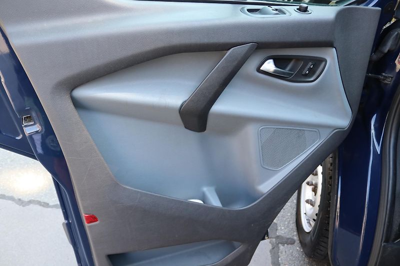 Ford Transit Custom 2.2TDCI 74kW 8 MÍST - fotka 19 z 50