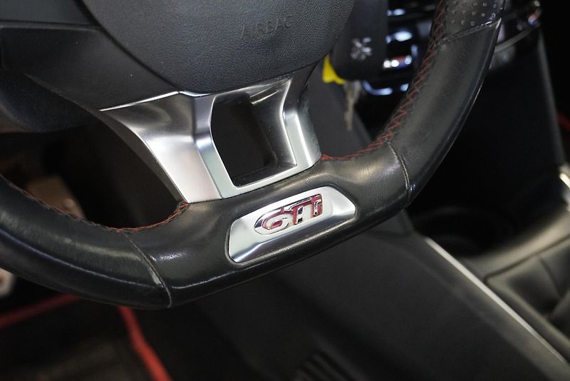 Peugeot 208 1,6 GTI 147kW THP - fotka 14 z 29
