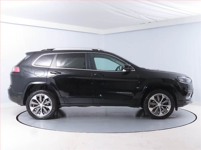 Jeep Cherokee (2019) 2.2 MultiJet, Overland - fotka 6 z 22