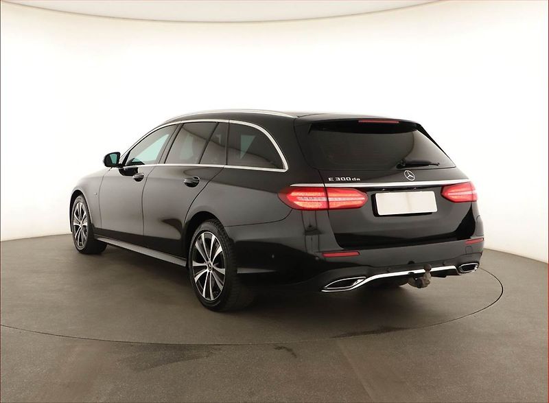 Mercedes-Benz Třídy E (2019) E 300 de - fotka 4 z 20