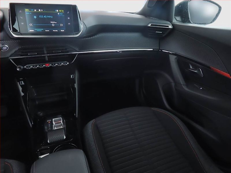 Peugeot 2008 (2023) Active 50 kWh, SoH 100% - fotka 8 z 16