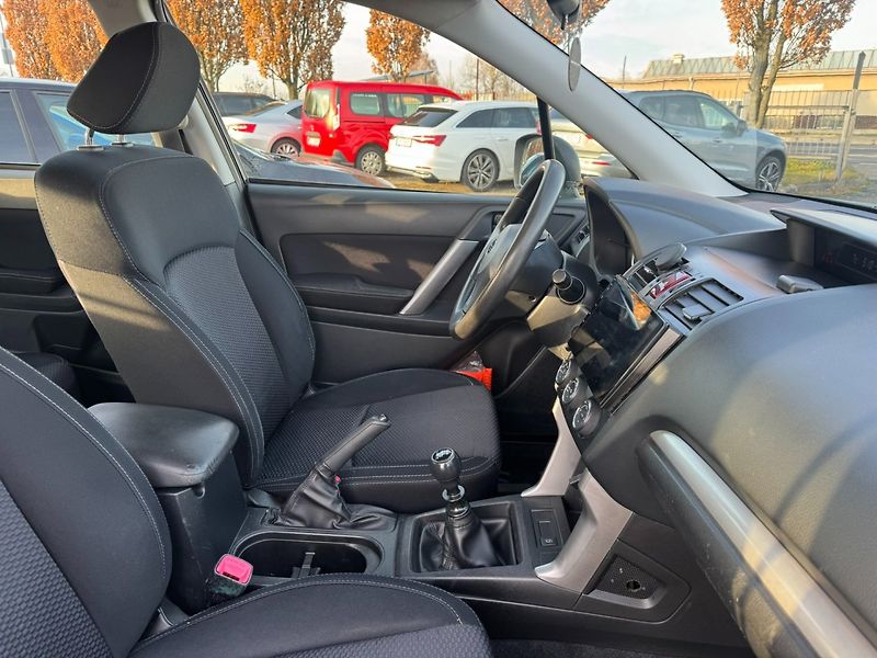 Subaru Forester (2014) 4x4 2,0i 110KW STK ITÁLIE - fotka 37 z 44