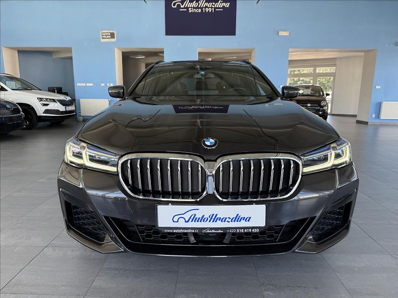 BMW Řada 5 3,0   530xDrive,Mpaket,4x4,Las - fotka 2 z 45