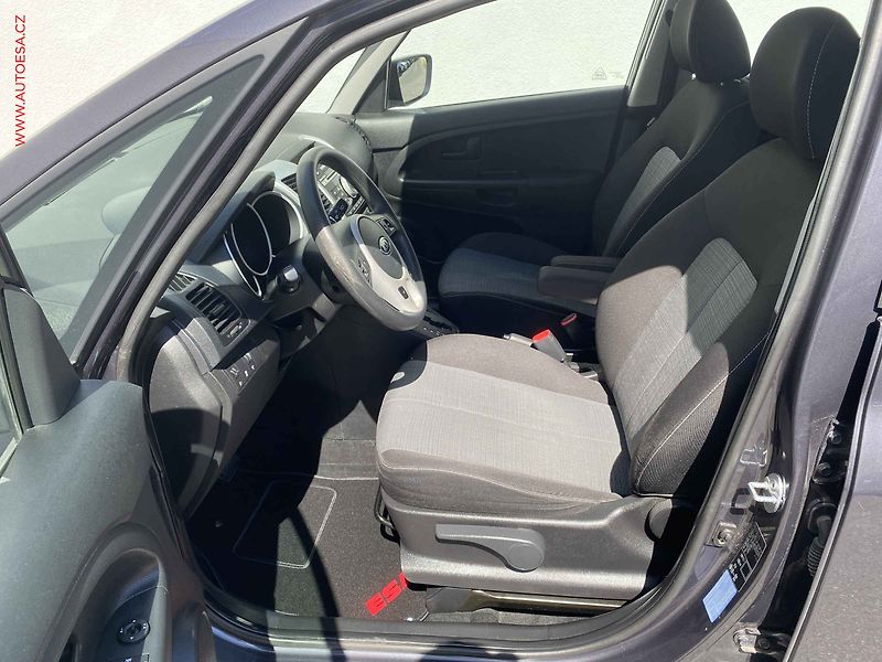 Kia Venga (2012) 1.6i, AT, AC - fotka 9 z 16