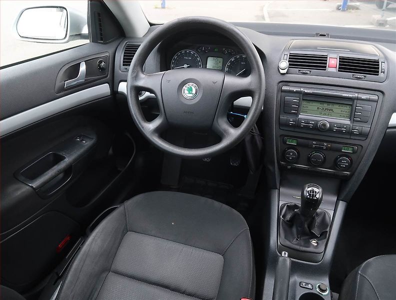 Škoda Octavia (2007) Ambiente 1.6, Serv.kniha - fotka 7 z 15