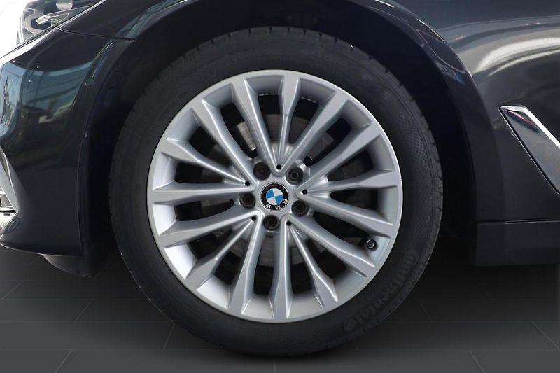 BMW Řada 5 520d xDrive Touring - fotka 4 z 16