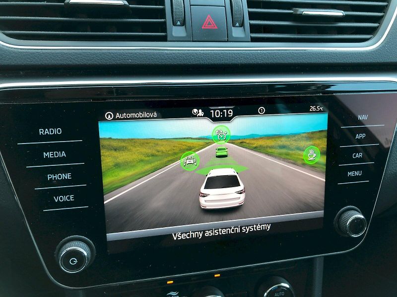 Škoda Superb (2022) COM GRT STY TD 110/2.0 6MP - fotka 23 z 26