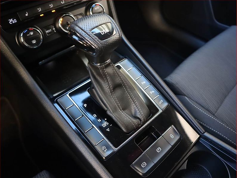 Škoda Superb (2015) 2.0 TDI, Automat, Bi-Xenony - fotka 13 z 20