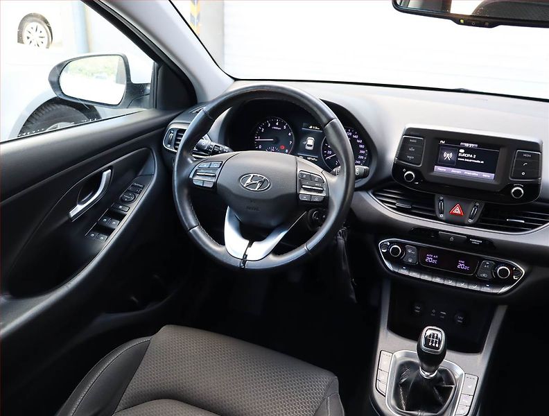 Hyundai i30 (2017) 1.4 CVVT, Tempomat - fotka 7 z 20