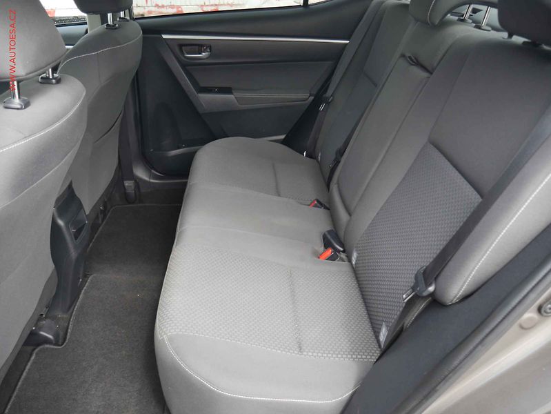 Toyota Corolla (2018) 1.6i, 1.maj,ČR, AC, TZ, park - fotka 10 z 16