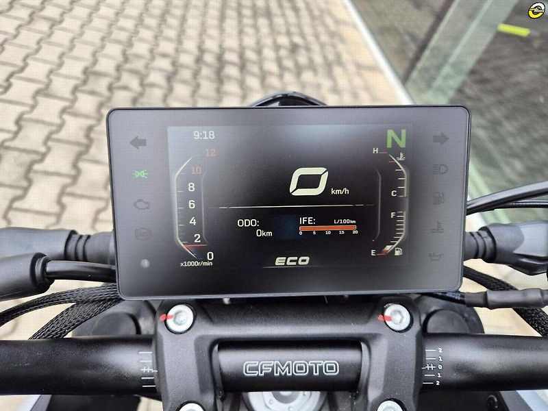 CFMOTO 300 NK (2026) AKČNÍ CENA - fotka 16 z 17