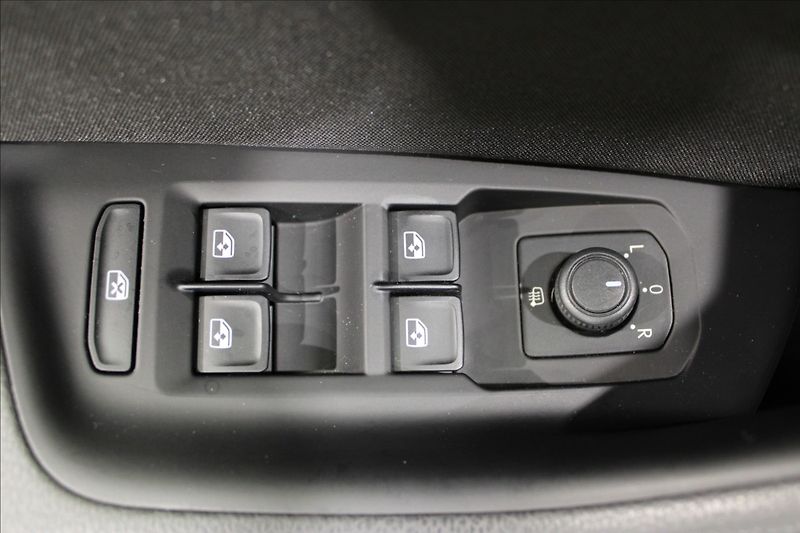 Volkswagen Passat 1,5 TSI DSG Business 1.maj. CZ - fotka 14 z 35