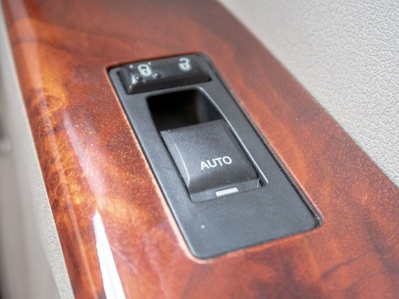 Jeep Commander (2007) ČR 3.0CRD 160KW – 7sedadel - fotka 38 z 62