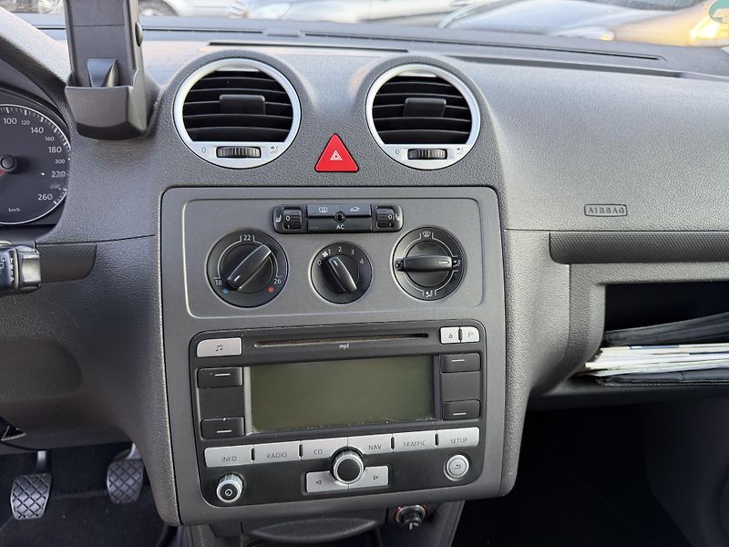 Volkswagen Caddy 1.9 TDI, LIFE, TAŽNÉ - fotka 11 z 17