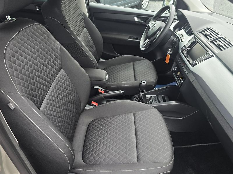 Škoda Fabia 1.2TSI EDITION - REZERVACE - - fotka 21 z 25