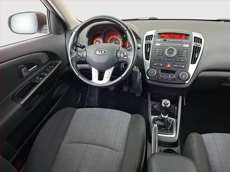 Kia Ceed (2012) 1.4 CVVT, Tempomat - fotka 7 z 14