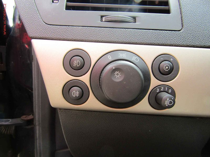 Opel Astra (2008) 1.9 CDTi, 2.maj,ČR, AC - fotka 16 z 16