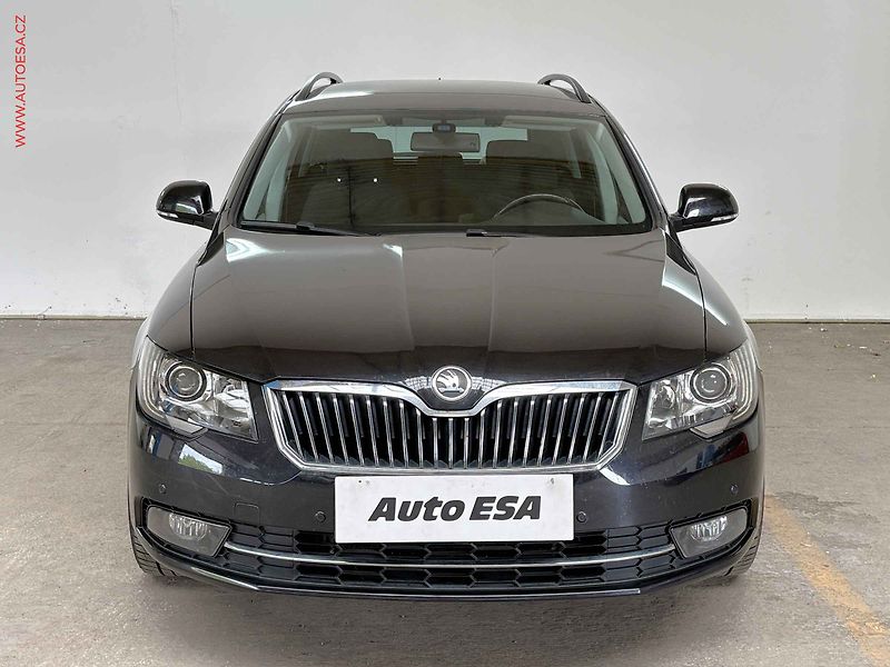 Škoda Superb (2014) 2.0 TDi, DSG, xenon - fotka 2 z 17