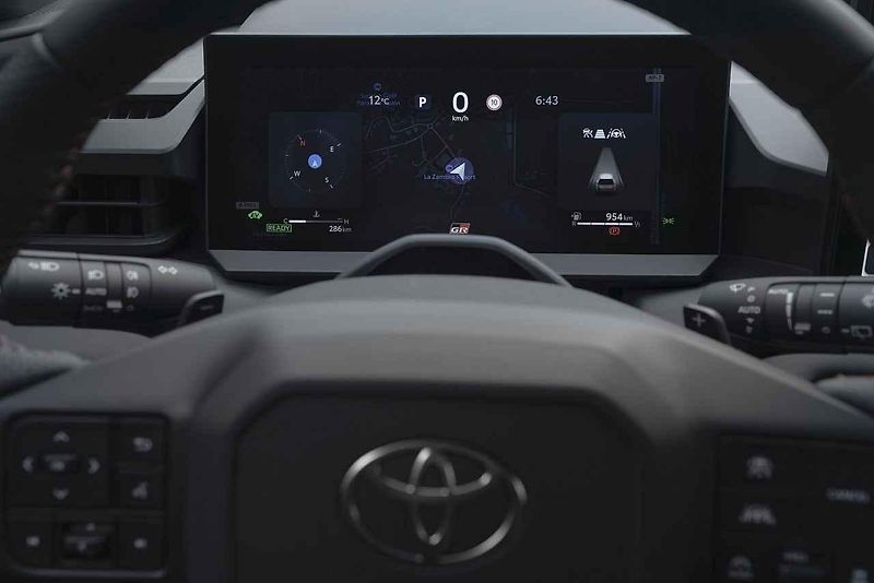 Toyotu RAV 4 jsme mohli zkoušet i na komunikacích s nezpevněným povrchem.