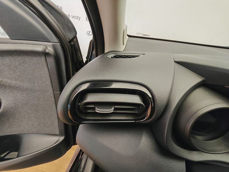 Toyota Yaris 1.5 Hybrid  Comfort Tech Style - fotka 27 z 39