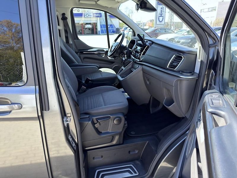 Ford Tourneo Custom 2.0 TDCi 96 kW 8 míst - fotka 12 z 23