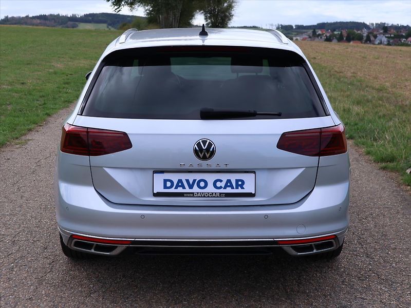 Volkswagen Passat 2,0 TDI DSG R-LINE Matrix - fotka 7 z 32